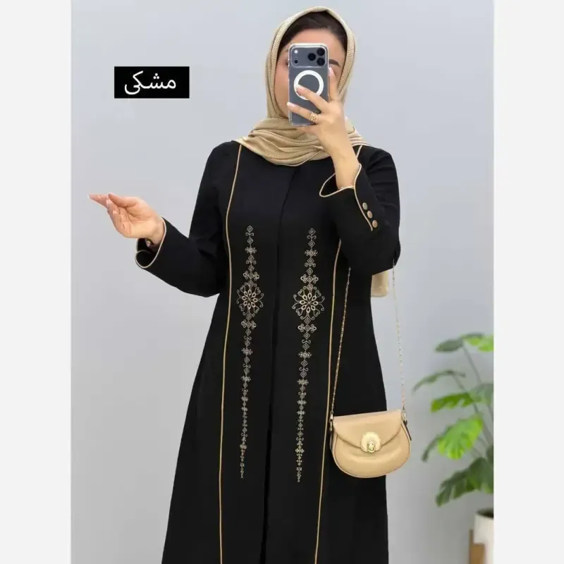 b22d861f-c5fd-47e3-a749-834be9a33476 مانتو زنانه مزونی دلبر یقه هفت ایستاده جنس شانتون صوفیا جودن سایز بزرگ - تصویر 1