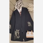 مانتو زنانه کرپ مازراتی گلدوزی مدل ایلیا فری سایز 40 تا 50 - تصویر 3